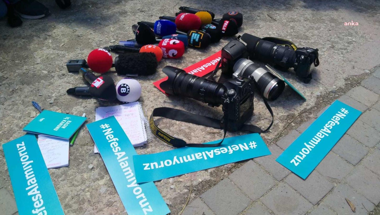 Yunanistan'da gazeteciler greve çıktı