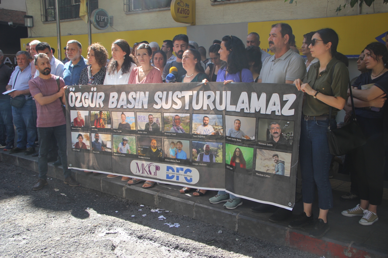 16 gazeteci için eylem: Serbest bırakın