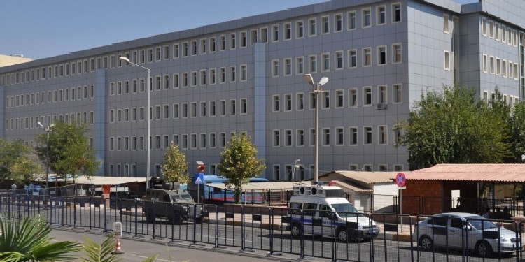 19 gazetecinin yurt dışı çıkış yasağı kaldırılmadı