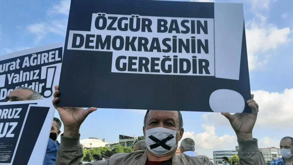 Gerçek ve gazeteciler hedefte