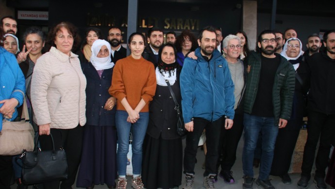 Ev hapsindeki gazeteciler soruşturmasında 1 takipsizlik