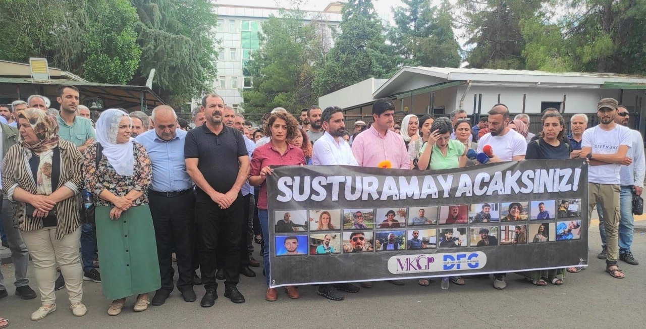 Gazeteciler adliye önünde: Özgür basını susturamayacaksınız