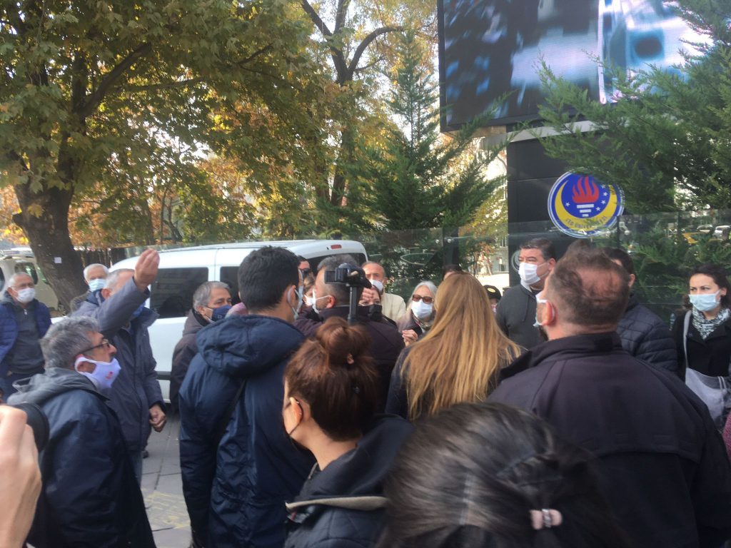 Ankara’da gazeteci olmak: Gazeteci olduğunu polise ispatla!