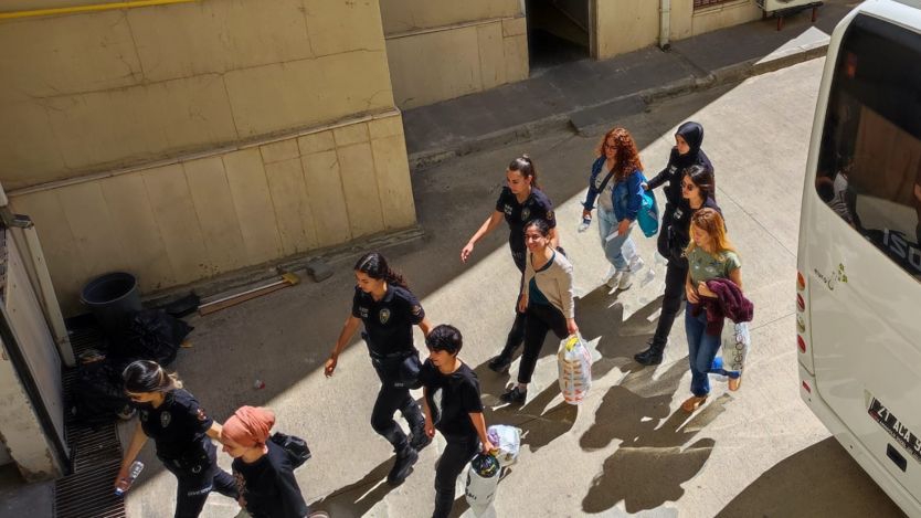 Gazeteciler adliyeye getirildi