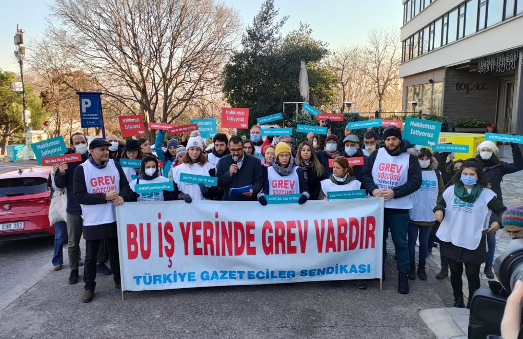 BBC’ye grev pankartı asıldı