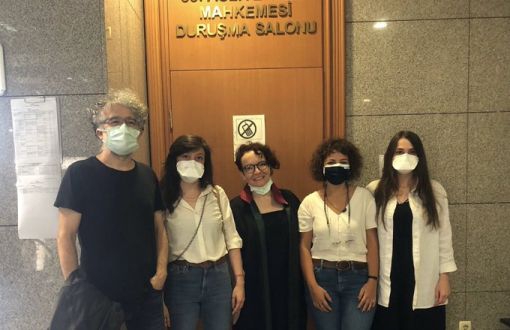 Gazeteciyi ters kelepçe ile gözaltına almaya çalışan polisler hakim karşısında