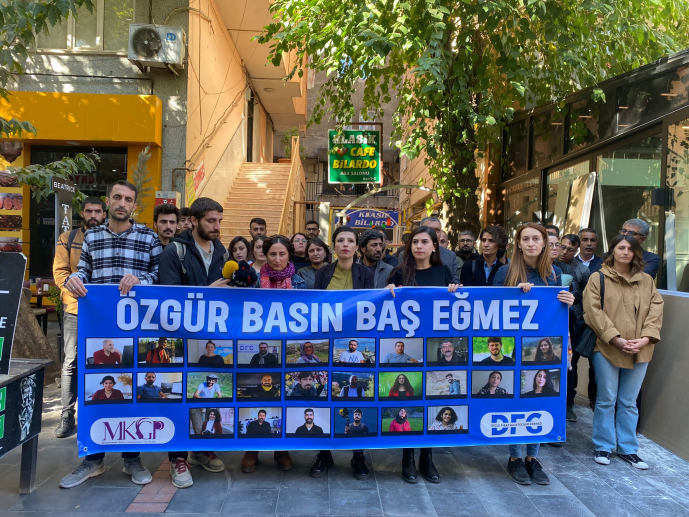 Tutuklu gazetecilerle dayanışma kampanyası: Bir Haber De Senden