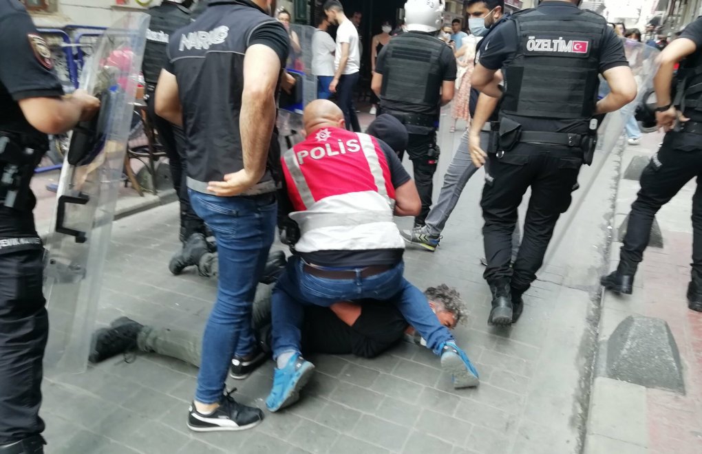 Polisin şiddet uyguladığı foto muhabirine 'Basın Özgürlüğü Ödülü'