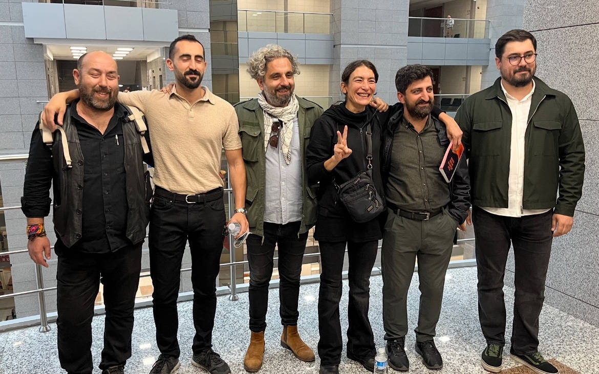 Gazeteciler ve avukatlar 19 Mart davasından beraat etti