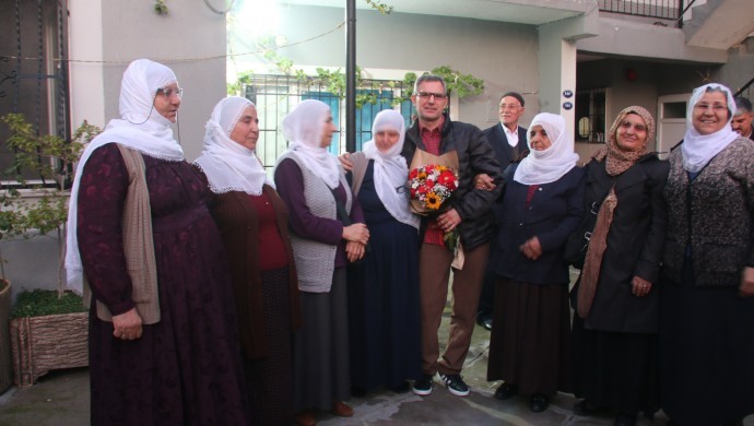 Azadiya Welat çalışanı tahliye edildi