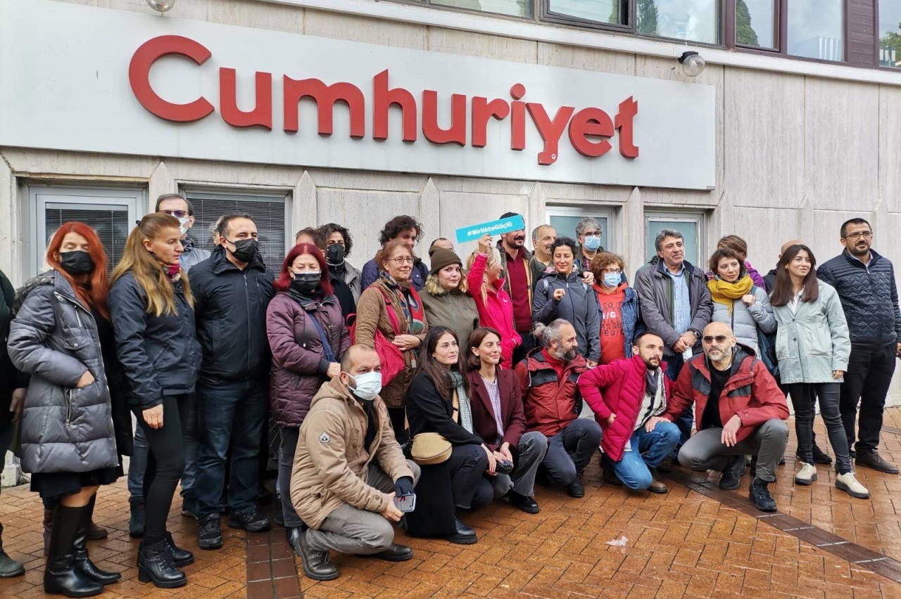 İşten atılan Cumhuriyet gazetesi çalışanları: İşten atma kararını tanımıyoruz