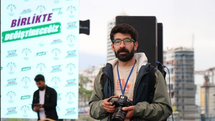 Gazeteci Akyüz ev hapsine karşı AİHM'e başvurdu