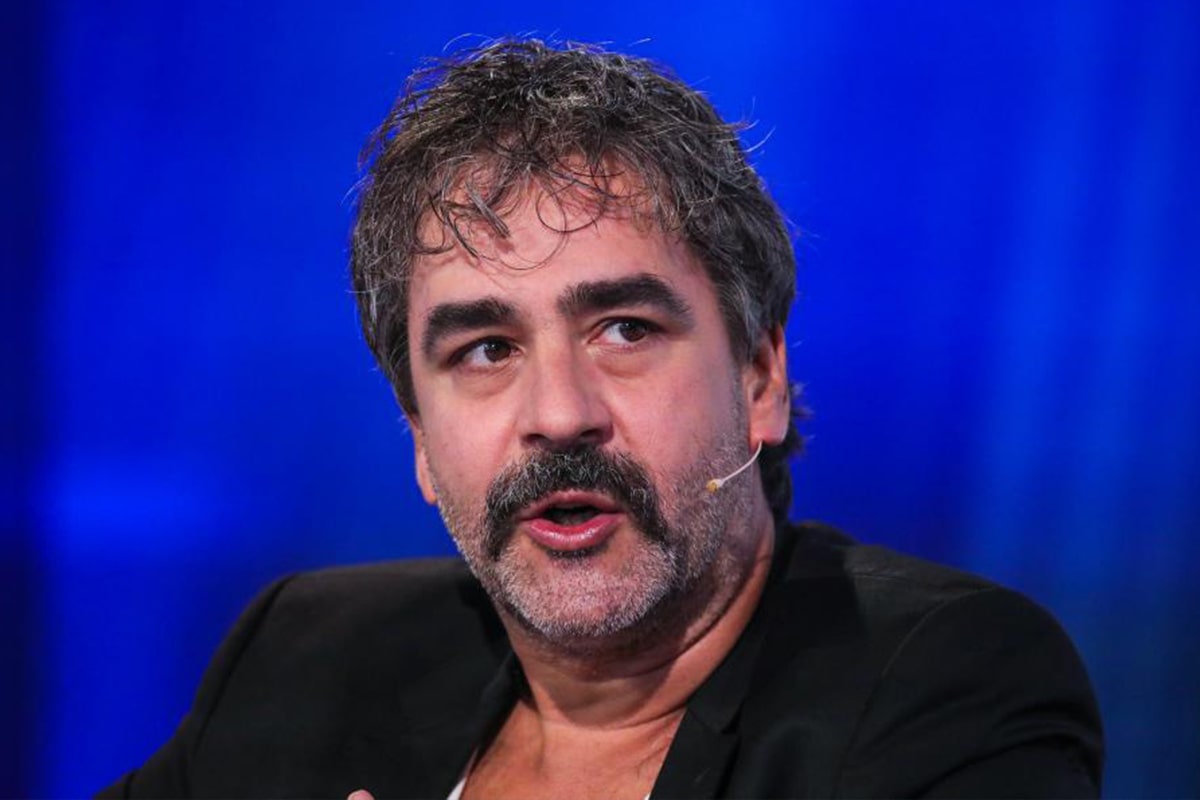 Gazeteci Deniz Yücel'in yargılandığı dava ertelendi