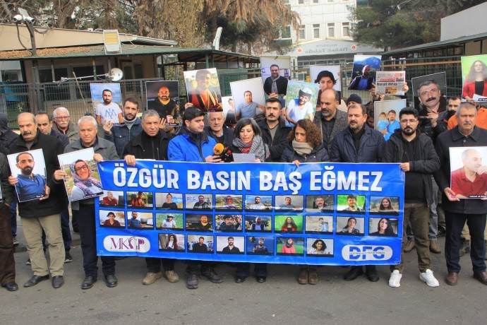 DFG: Gazetecilerin tutuklu olduğu yerde 10 Ocak bayram günü değildir