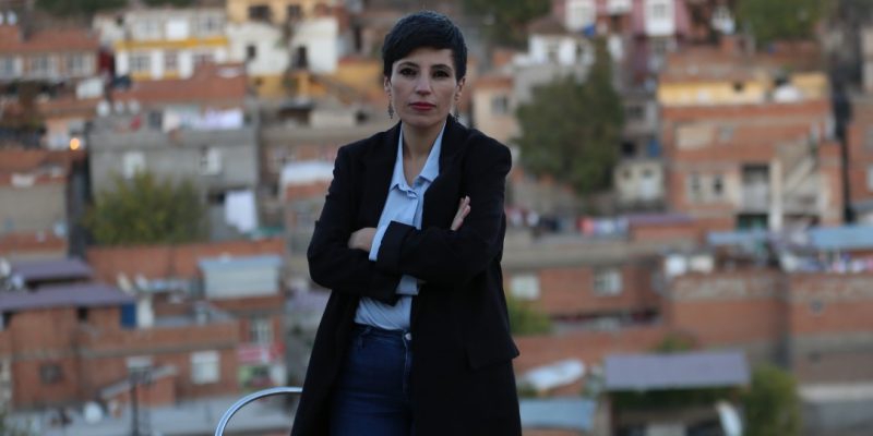 Eşbaşkanımız Müftüoğlu’na cezaevinde “terör suçlusu” yazılı kart dayatması