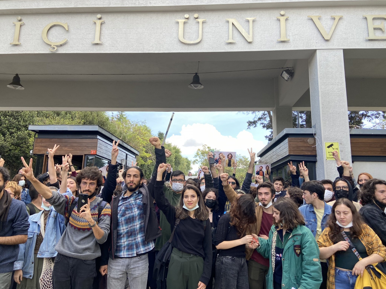 DİSK Basın-İş: “Polis, Boğaziçi Üniversitesi önünde halkın haber alma hakkını engelliyor”