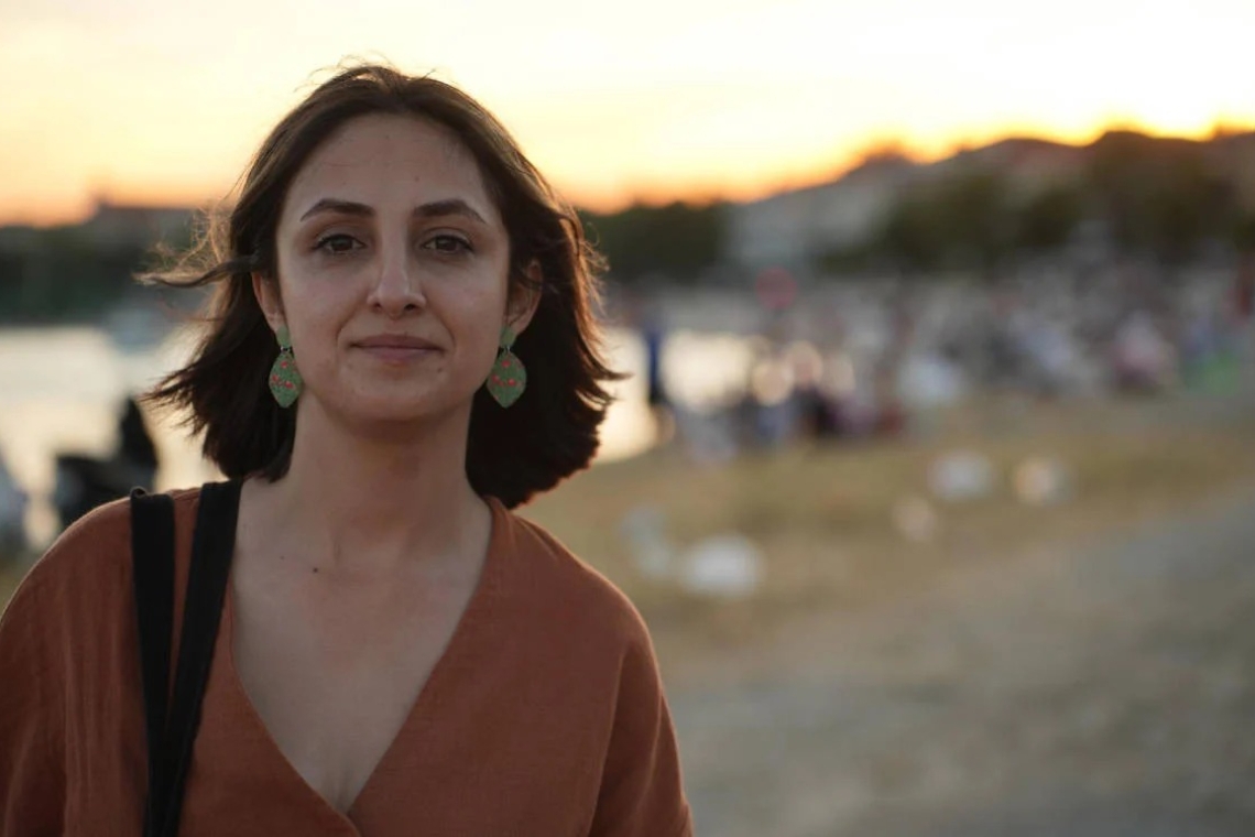 Evrim Deniz, “Çete sanığı karakol yapıyor” haberi nedeniyle yargılanıyor