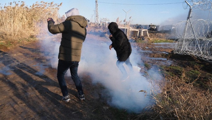 Mardin'deki yürüyüşü takip eden gazetecilere gözaltı
