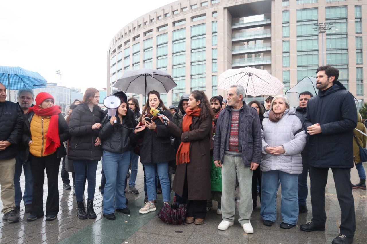 Gözaltındaki gazeteciler için açıklama: Derhal serbest bırakılsınlar