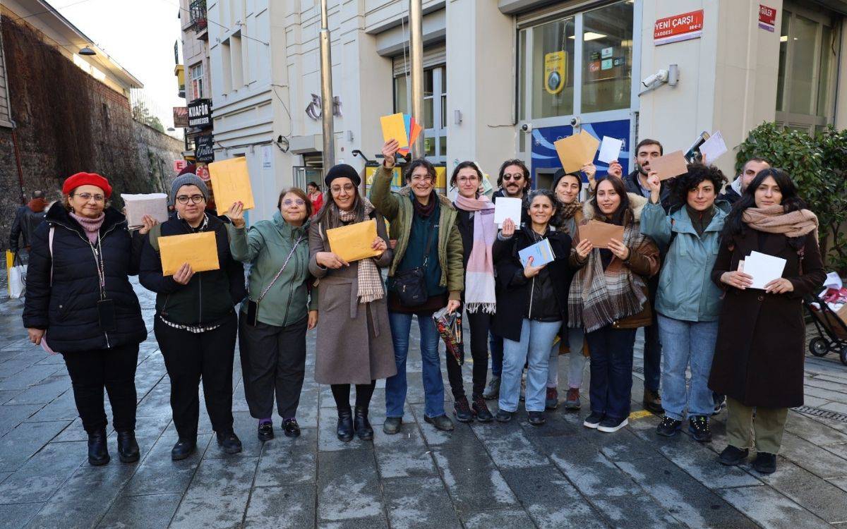 Mahpus gazetecilere mektup ve kitap gönderildi