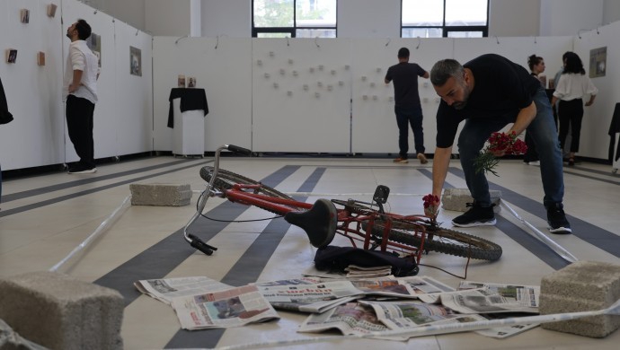 Hüseyin Deniz anısına seramik sergisi açıldı