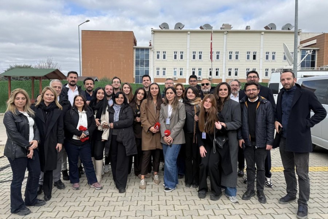 İBB davasında gazetecilerin “kör noktaya” alınmasına tepki