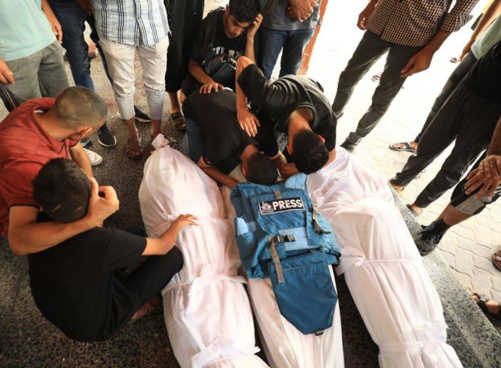İsrail, Gazze'de biri kadın 5 gazeteciyi daha öldürdü
