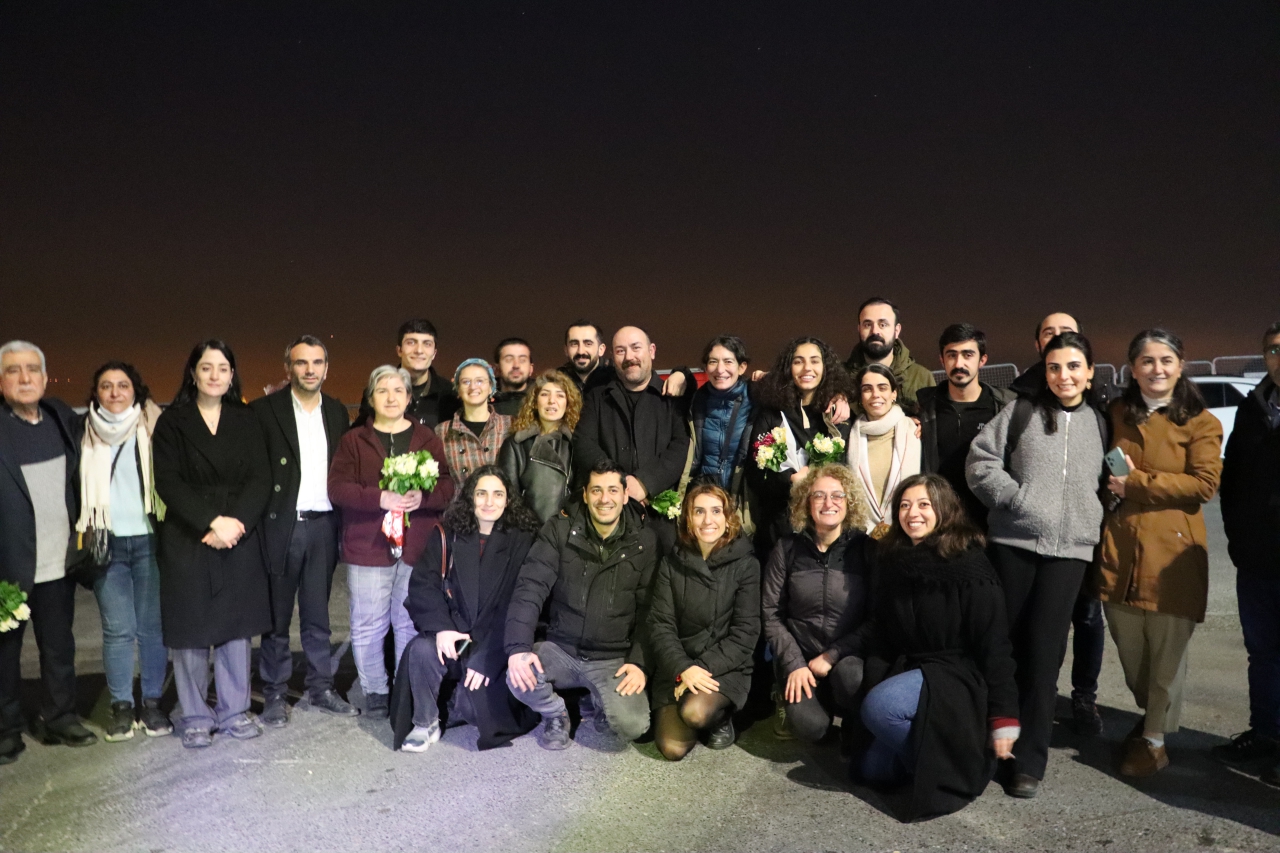 Tahliye edilen gazeteciler: Özgür Basın susturulamaz