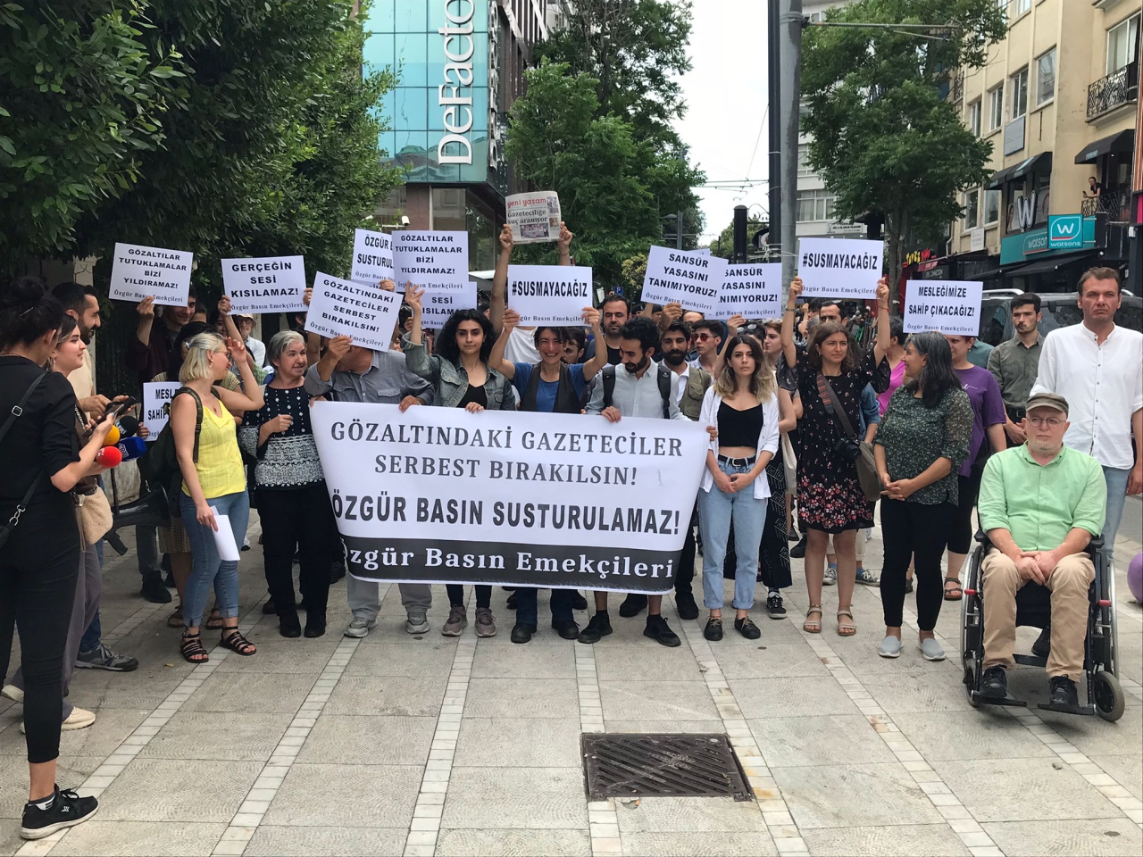 ‘Özgür basın hakikati yazmaya devam edecek’