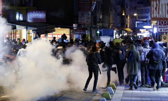Gazeteci örgütleri Kadıköy'deki eylemi takip eden gazetecilere yönelik polis saldırısını kınadı