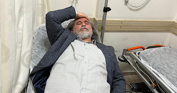 Kayseri’de televizyon binası basıldı, gazeteci ve program konuğu saldırıya uğradı