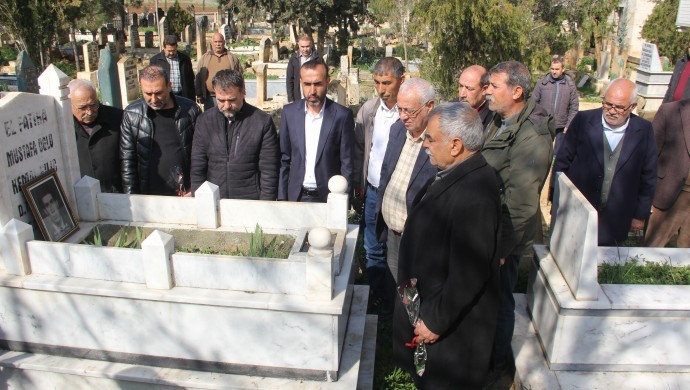 Gazeteci Kılıç mezarı başında anıldı