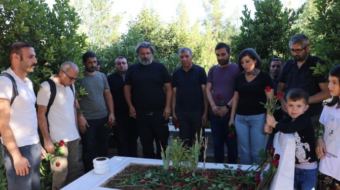 Gazeteci Erenci mezarı başında anıldı