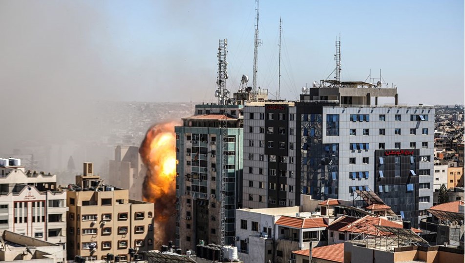 İsrail Gazze’deki medya binasını vurdu