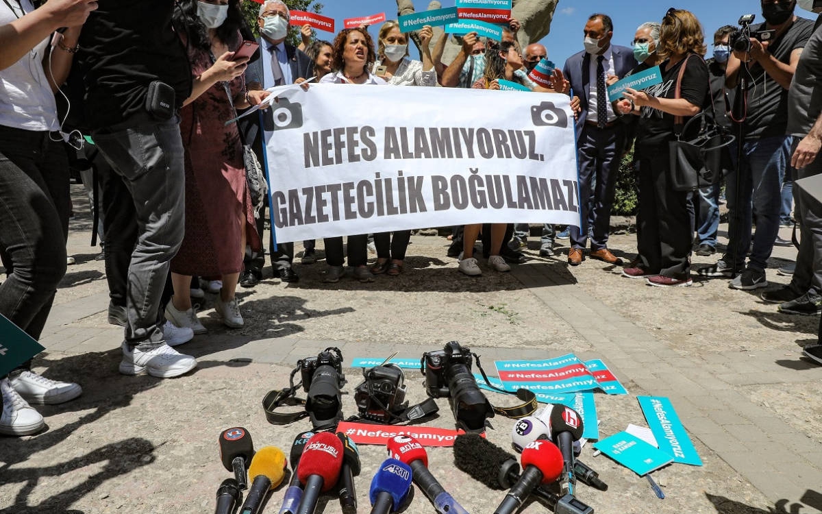 Gazetecilere yönelik Avrupa'daki 575 ihlalin 136'sı Türkiye'den