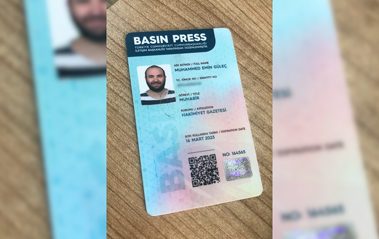 Polisleri maskesiz olmaları sebebiyle uyaran gazeteci Muhammed Emin Güleç darp edildi