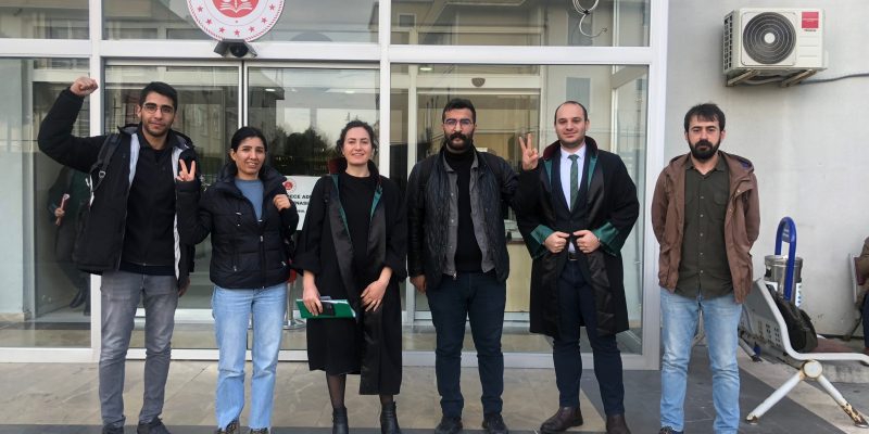 Aralarında gazetecilerin de olduğu davada beraat