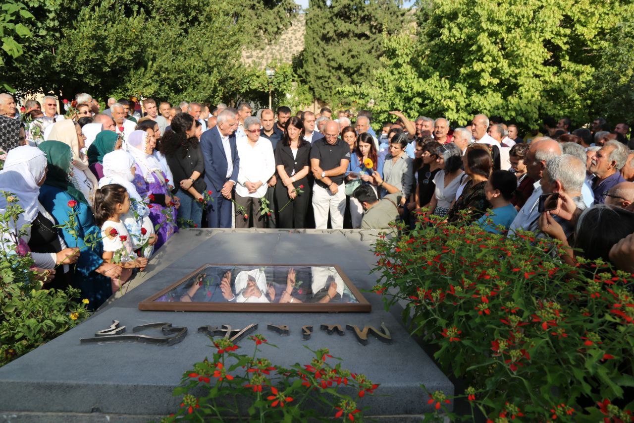 Apê Musa mezarı başında anıldı