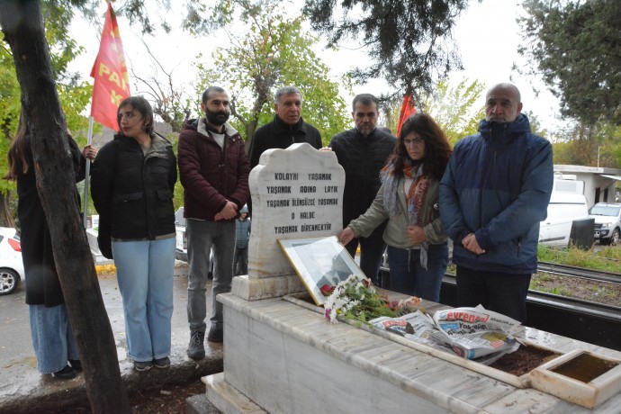 Gazeteci Namık Tarancı mezarı başında anıldı