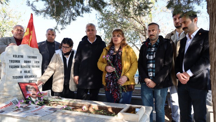 Gazeteci Namık Tarancı mezarı başında anıldı