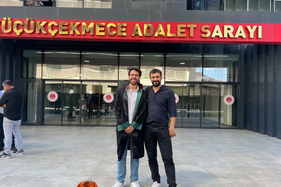 Gazeteci Öncü "kişinin hatırasına hakaret" etmekten beraat etti