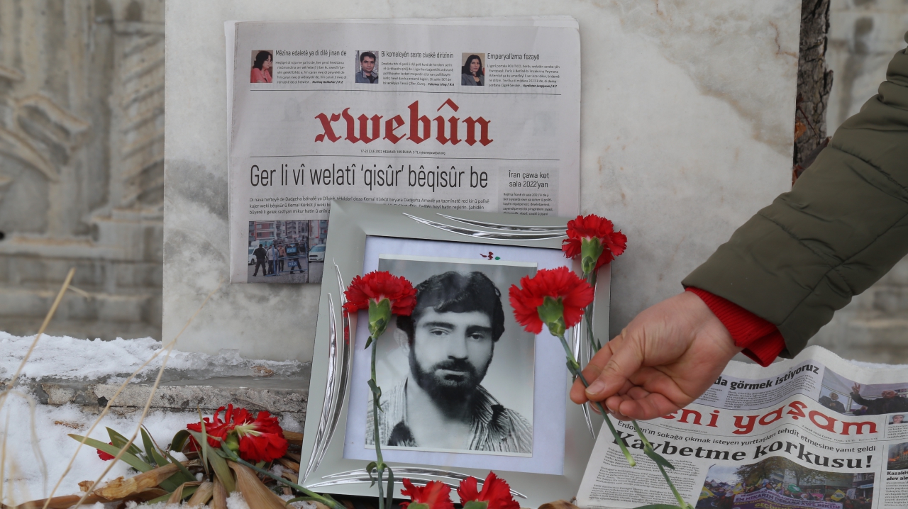 Gazeteci Karaağar mezarı başında anıldı