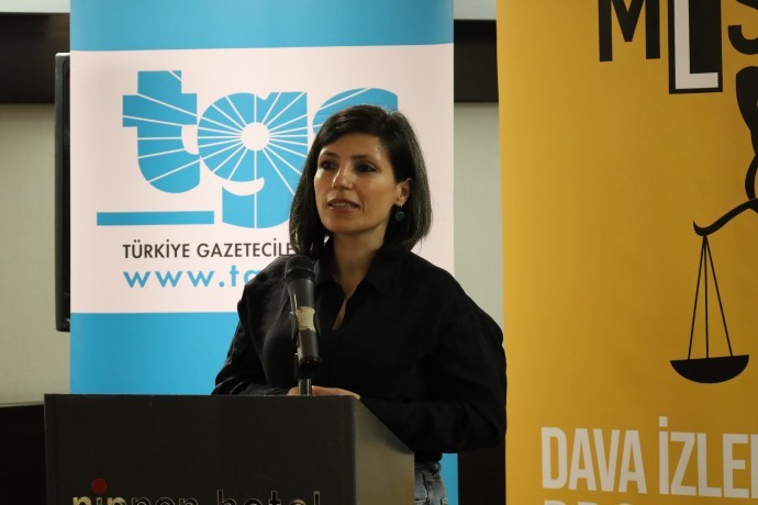 Gazeteciler, 'Propaganda günlerinde hakikat'ı konuştu