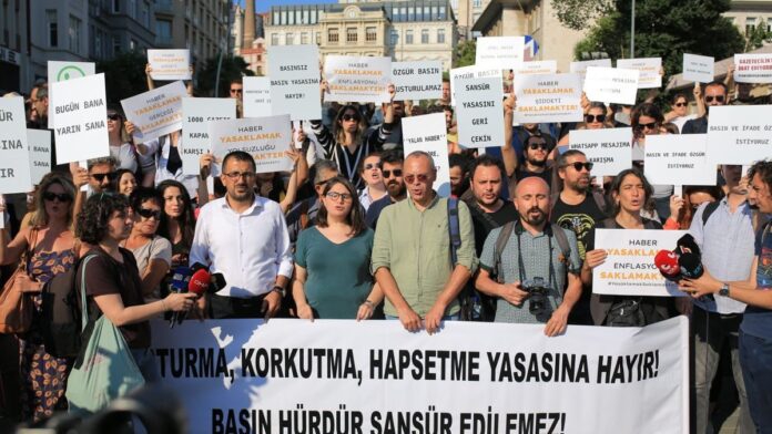Gazeteciler yasa tasarısına karşı eylemde: Basın tarihinin en ağır sansürü