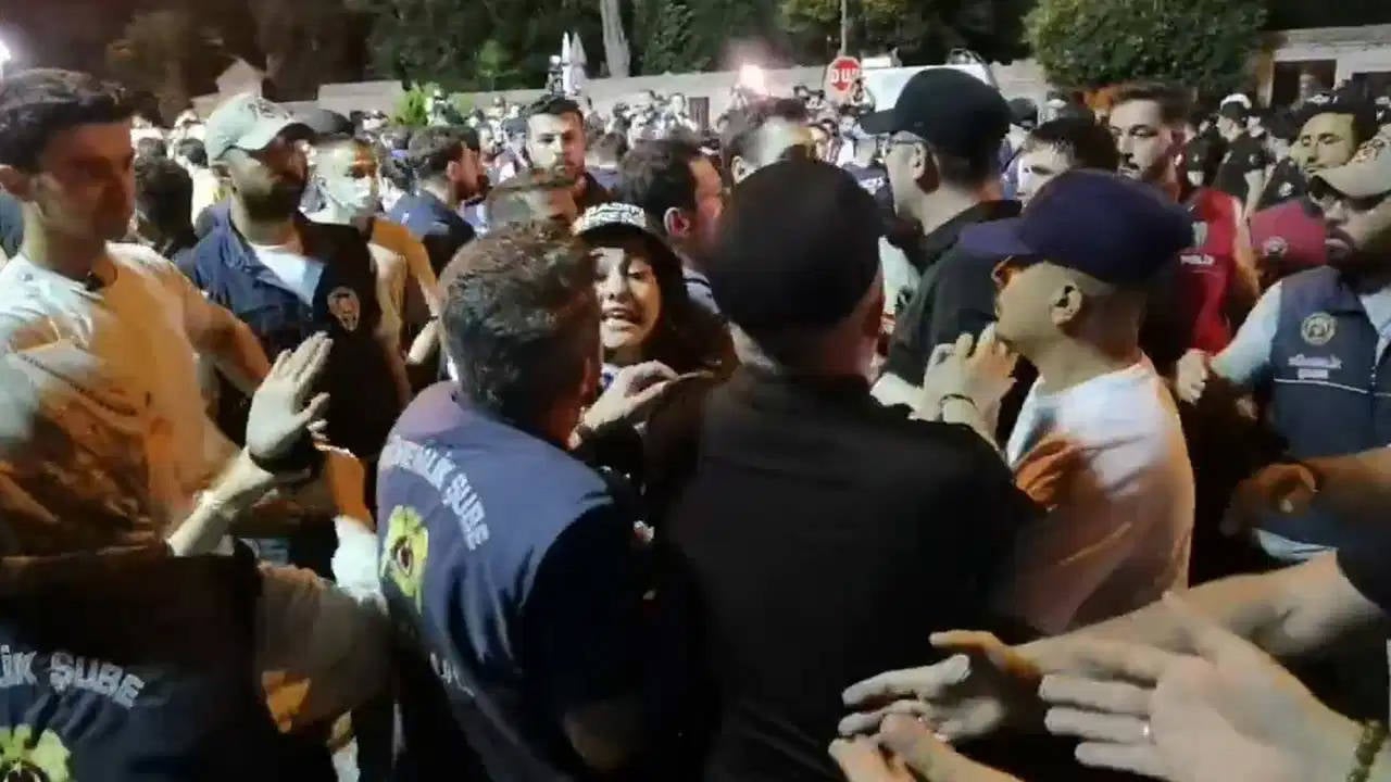 Saraçhane'de haber takibindeki gazetecilere gözaltı