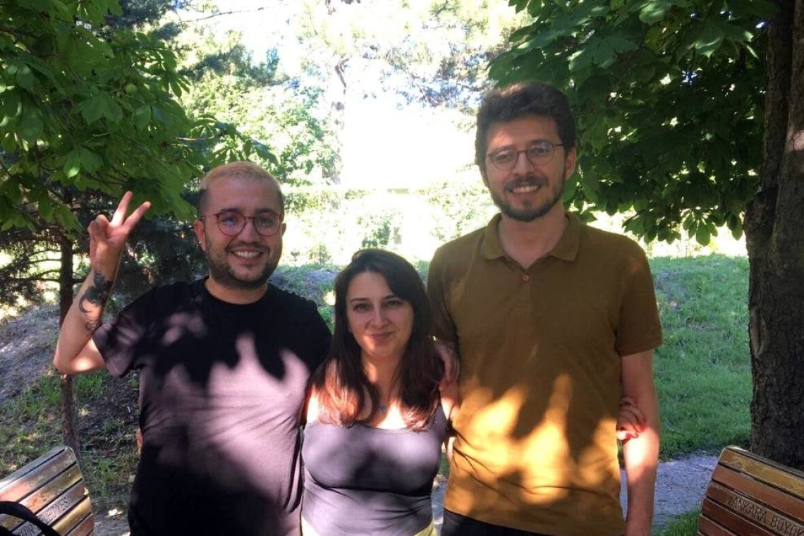 3 gazeteci beraat etti