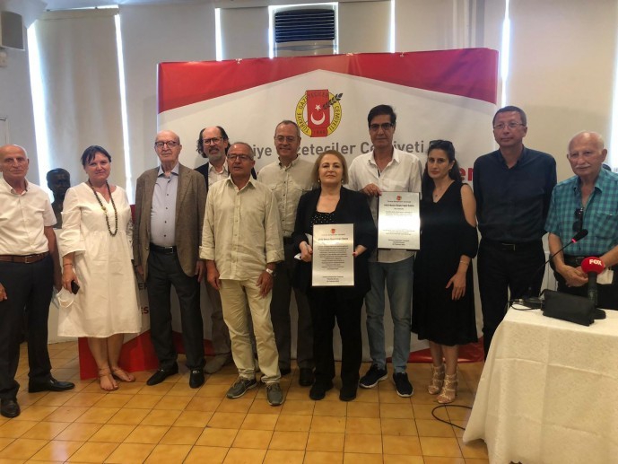 Tutuklu 16 Kürt gazeteciye Basın Özgürlüğü Ödülü verildi