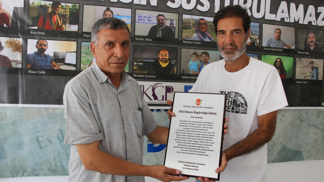 Tutuklu gazetecilere verilen ödül DFG’ye takdim edildi