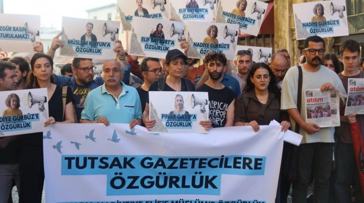 Tutuklu gazeteciler için eylem