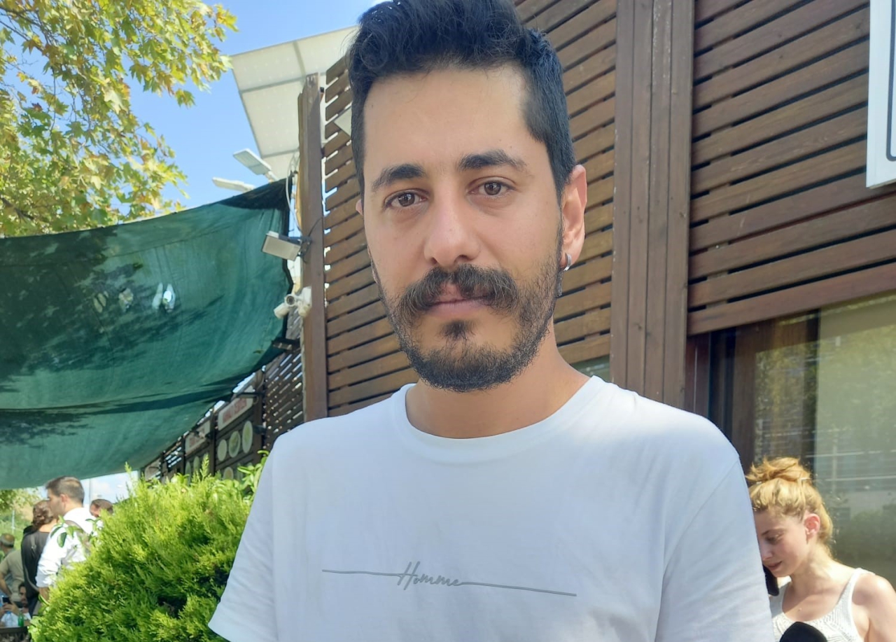 Suruç Katliamı anmasını takip ederken gözaltına alınan ve serbest bırakılan muhabir Umut Taştan'ın parmağı kırıldı